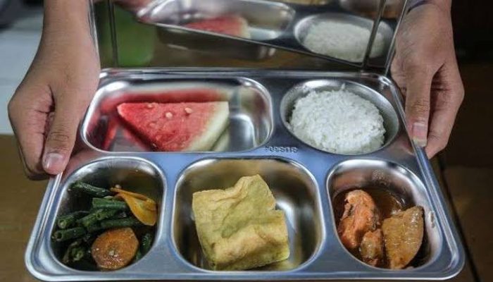 Kesaksian Guru SDN 1 Selat Ikut Santap Menu MBG: ‘Saya Cium Aroma Busuk, Seperti Mau Basi’